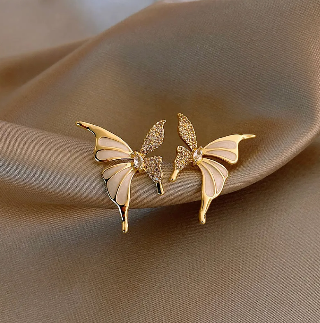 Aretes tipo botón mariposa chapados en oro de 18 quilates