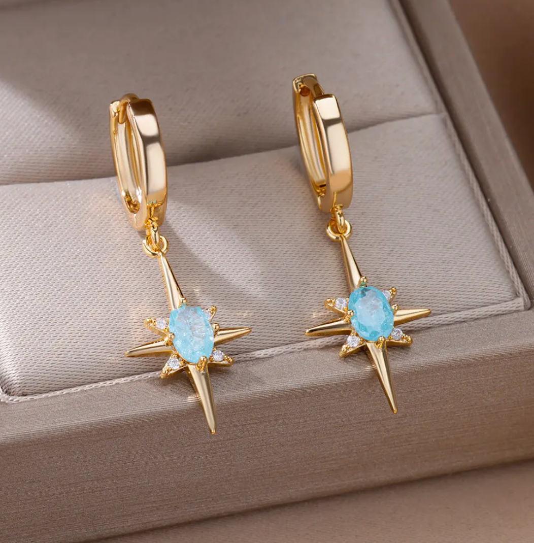 Aros chapados en oro de 18 quilates con colgantes de estrella polar en turquesa