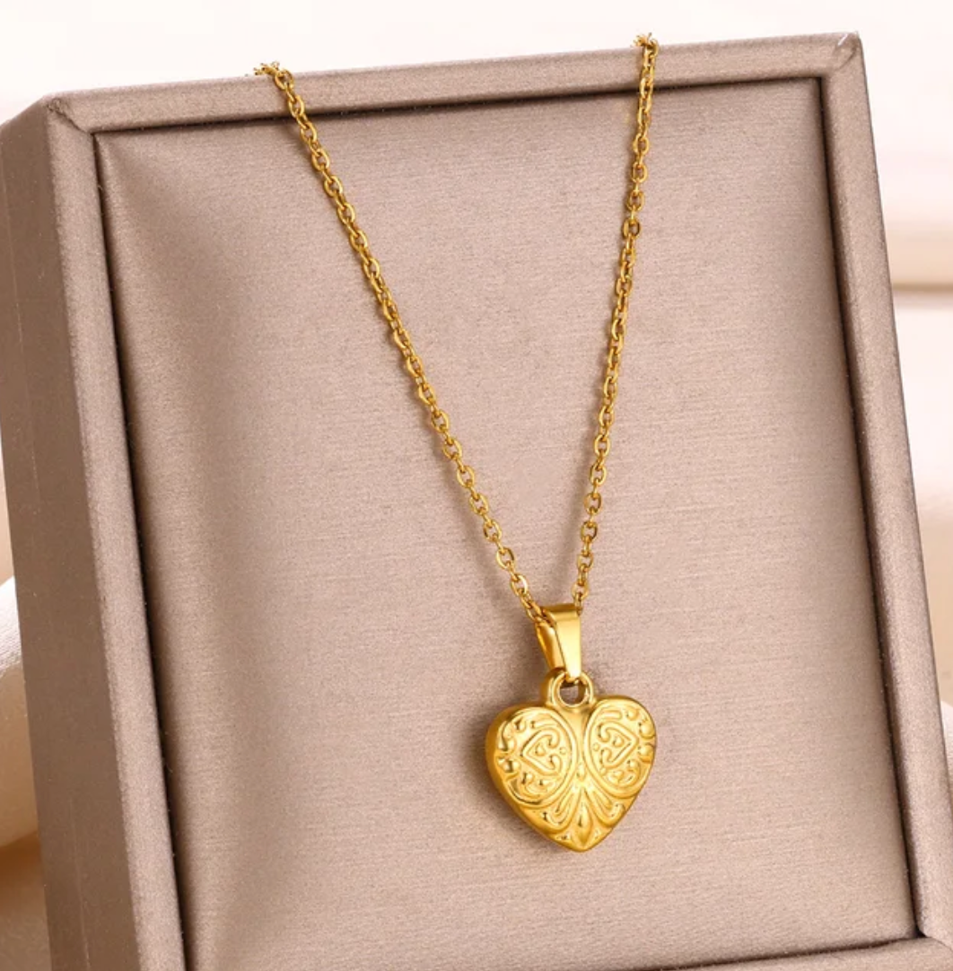 Collar corazón Maya chapado en oro de 18 quilates
