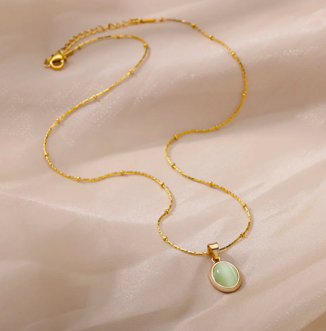 Collar de cuarzo verde chapado en oro de 18 quilates