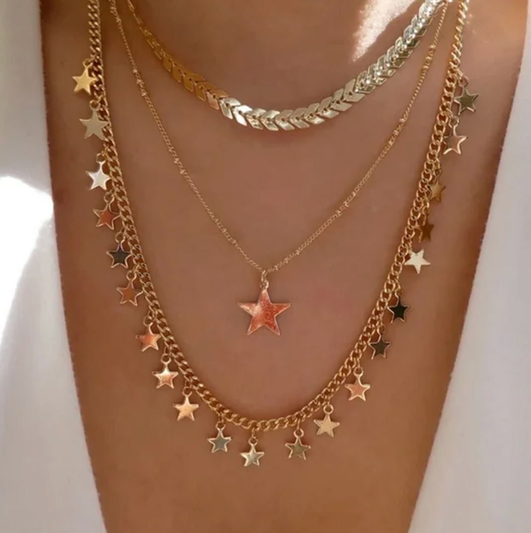 Collar triple chapado en oro de 18 quilates con gargantilla y estrellas