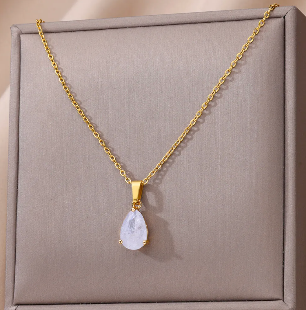 Collier en plaqué or 18 carats avec pierre zodiacale quartz de cristal
