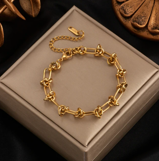 Pulsera dorada de 18 quilates con cadena modernista