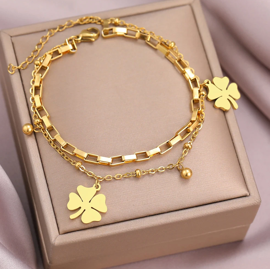 Pulsera doble chapada en oro de 18 quilates con tréboles de la suerte