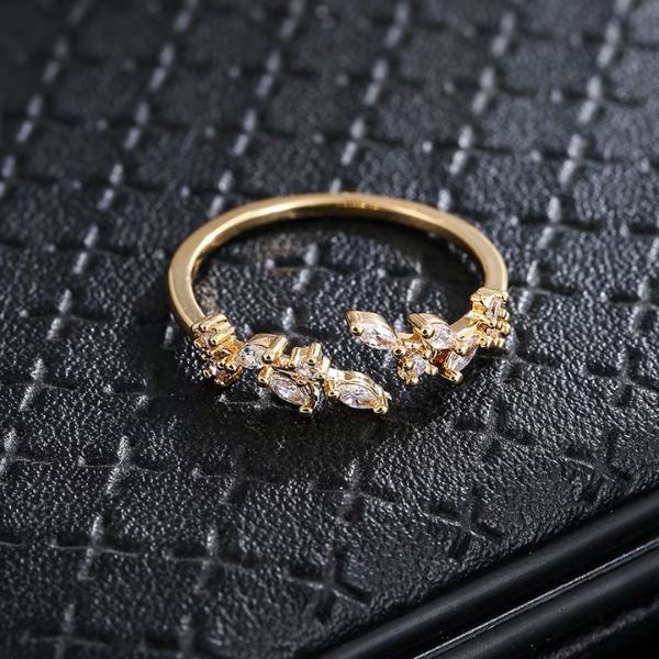 Anillo Elegante Ajustable con Circonita