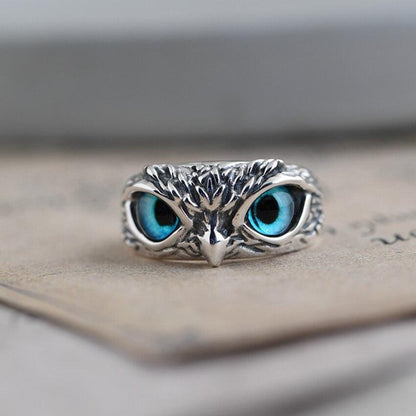 Anillo ajustable de lechuza de la suerte en plata y ópalo