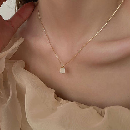 Collar de perlas con cadena dorada Sophie