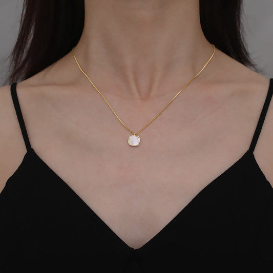 Collar de perlas con cadena dorada Sophie