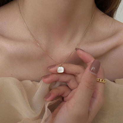 Collar de perlas con cadena dorada Sophie