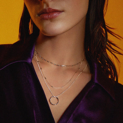 Collar de círculo abierto de tres hileras | Oro blanco