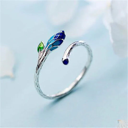 Anillo ajustable de hoja con esmalte azul en plata