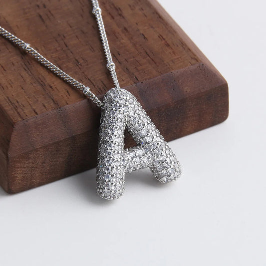 Set de collares con iniciales Bubble Letter | Oro blanco