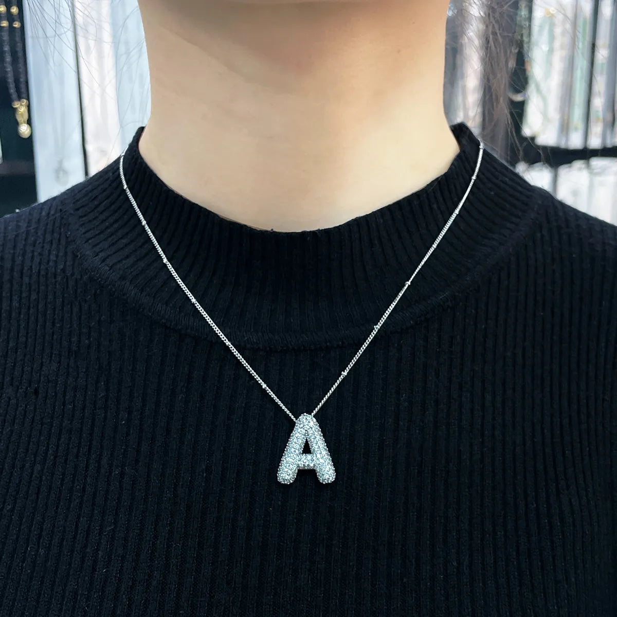 Set de collares con iniciales Bubble Letter | Oro blanco