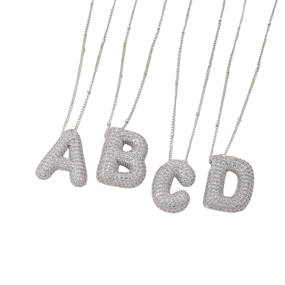 Set de collares con iniciales Bubble Letter | Oro blanco