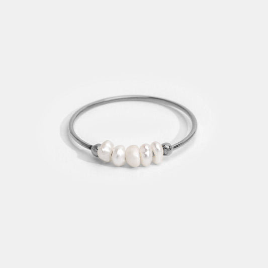 Anillo clásico de perlas de agua dulce y plata