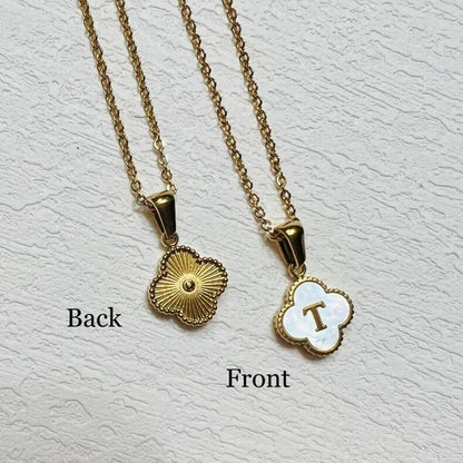 Collar de inicial en forma de trébol