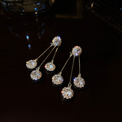 Pendientes chapados en oro Tríada de Circonitas