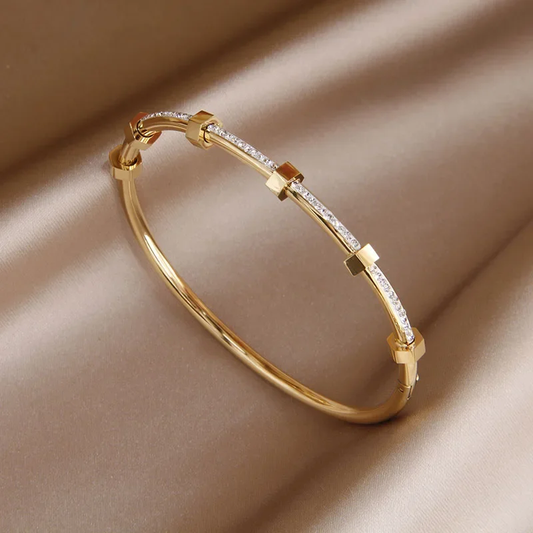 Maria -  Pulsera dorada brillante con baño de oro y cubierta de moissanita