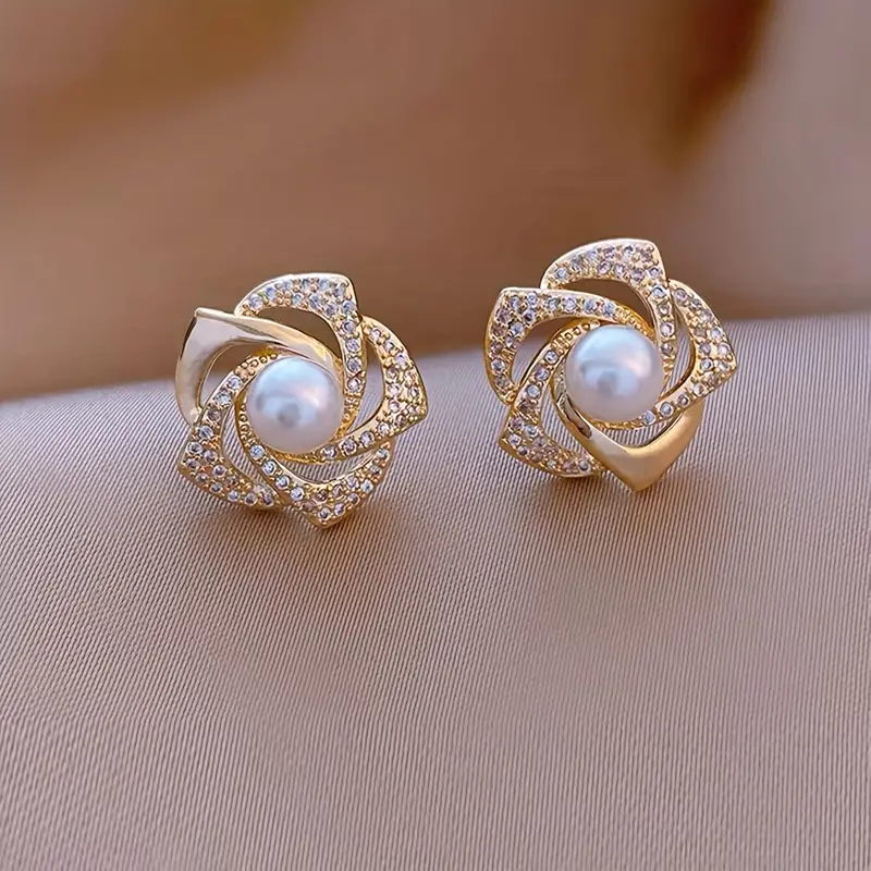 Elegantes Pendientes de Perlas en Espiral Brillantes