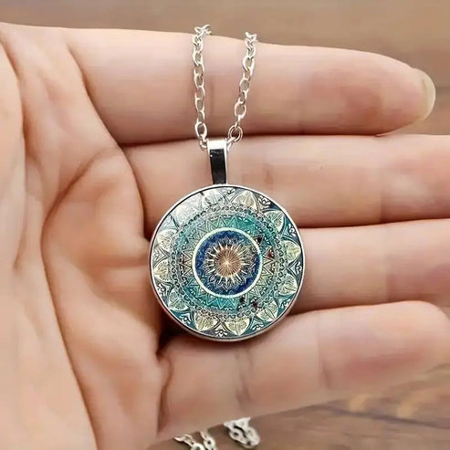 Collar vintage con mandala azul de formas redondeadas