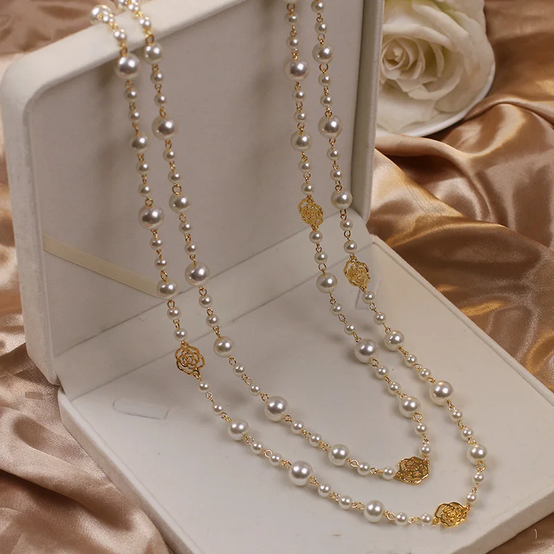 Elegante Collar de Oro y Perlas