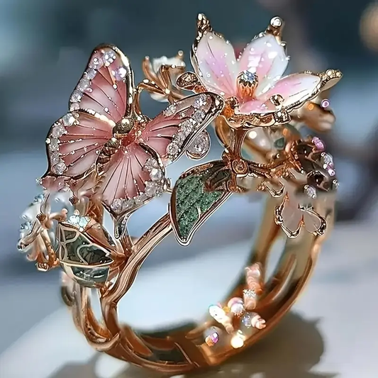 Anillo de circonita mariposa brillante naturaleza