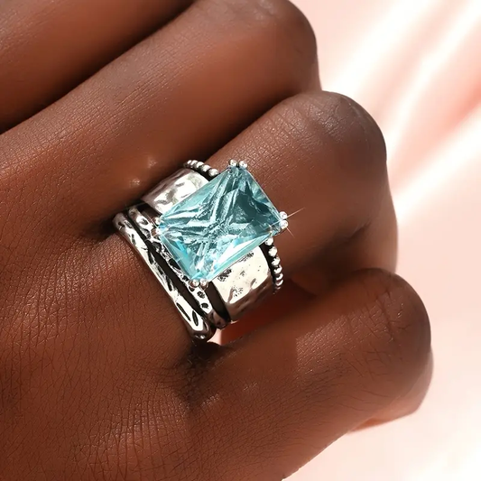 Anillo de Vidrio y Océano Plateado