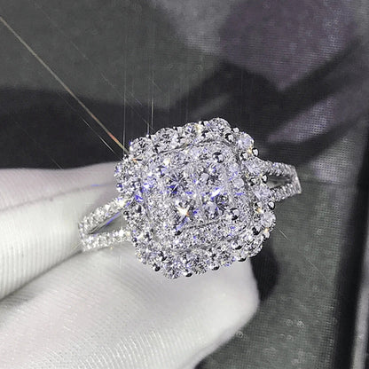Anillo Gabrielle de cojín cuadrado