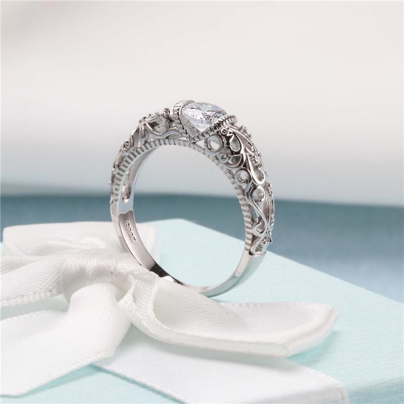 Elegante Anillo de Plata Esterlina